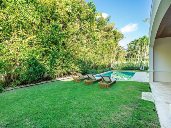 Luxury Vacation Residence in Palm Beach - Steps to Beach with Fire Place & Pool